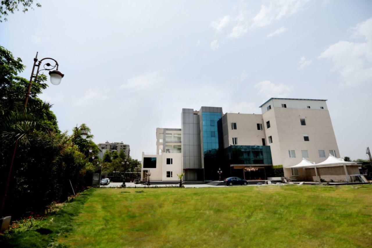 Royal Imperio Hotel Faridabad Luaran gambar