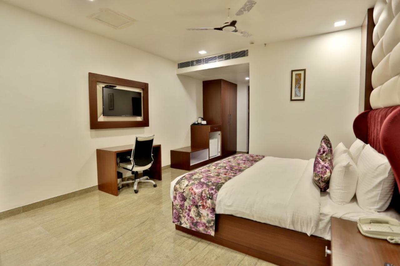 Royal Imperio Hotel Faridabad Luaran gambar