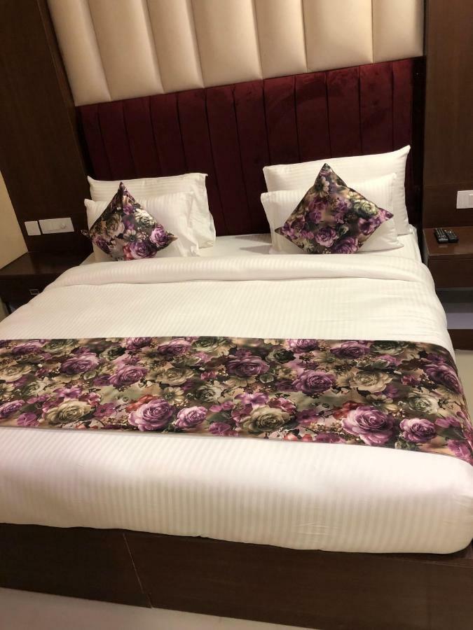 Royal Imperio Hotel Faridabad Luaran gambar