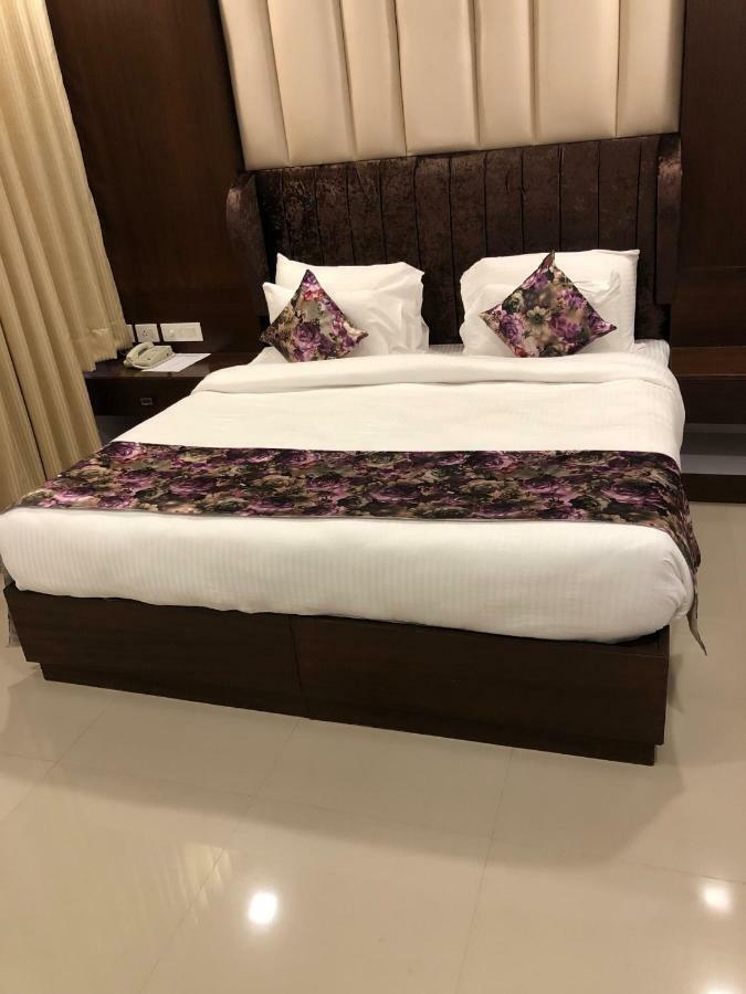 Royal Imperio Hotel Faridabad Luaran gambar