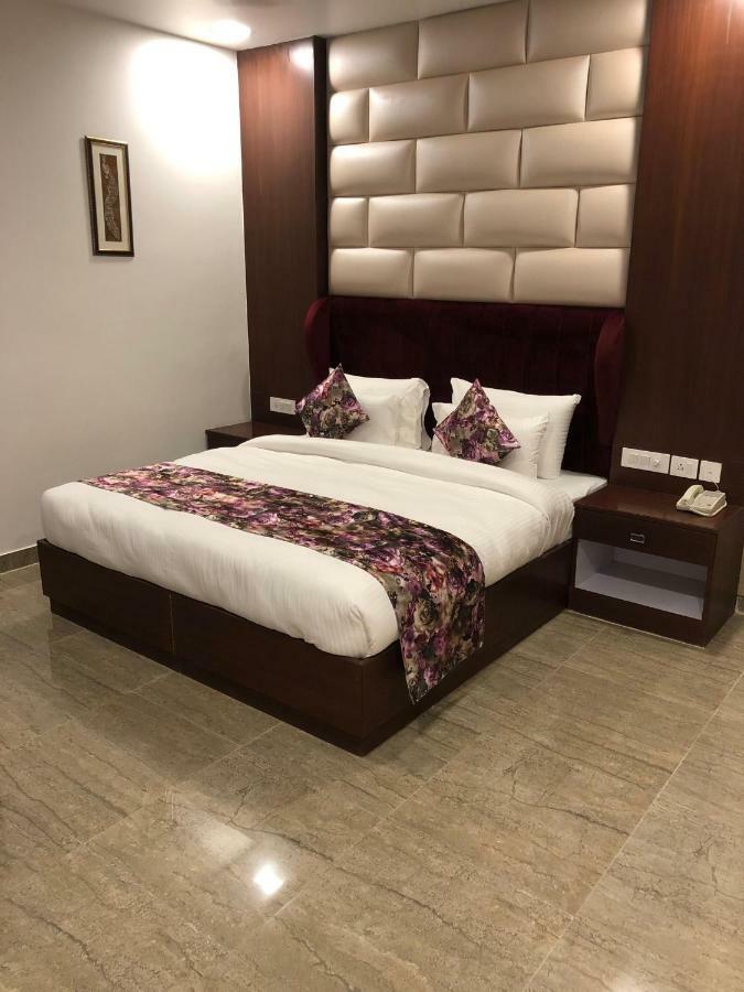 Royal Imperio Hotel Faridabad Luaran gambar