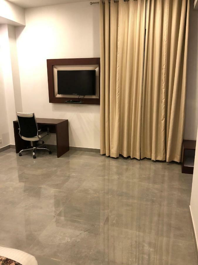 Royal Imperio Hotel Faridabad Luaran gambar