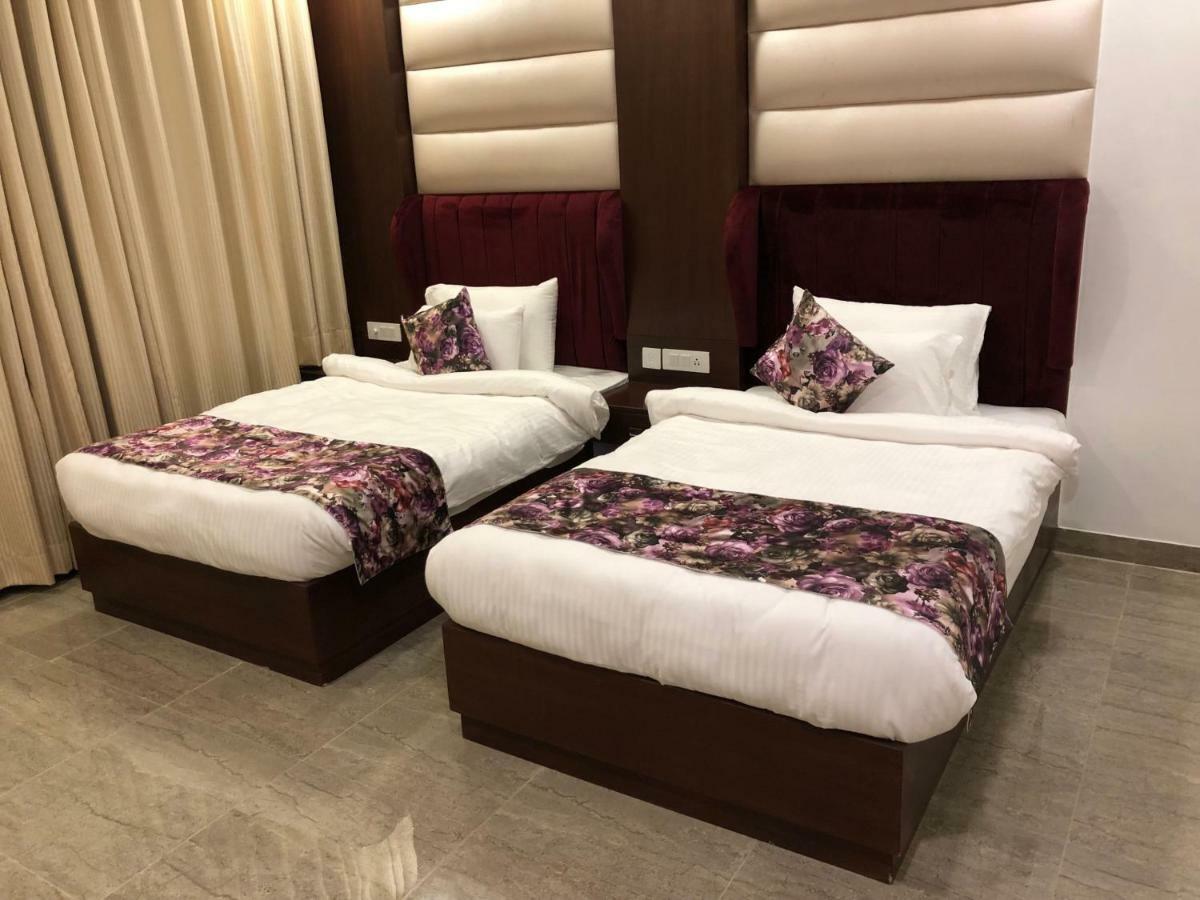 Royal Imperio Hotel Faridabad Luaran gambar